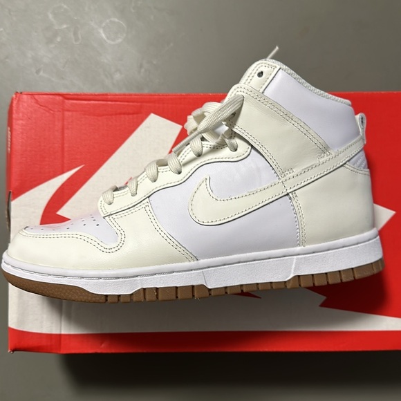 Brand new Nike Dunk Hight White/Salt-Gum Med Brown Women 7.5 Men 6 - Picture 3 of 6